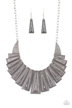 Laden Sie das Bild in den Galerie-Viewer, Paparazzi Metro Mane - Silver Necklace - SC Bling Boutique