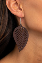 Laden Sie das Bild in den Galerie-Viewer, Tropical Foliage - Brown Earrings