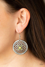 Laden Sie das Bild in den Galerie-Viewer, Mega Medallions - Yellow - SC Bling Boutique