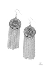 Laden Sie das Bild in den Galerie-Viewer, Fringe Control - Silver Earrings