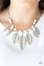 Laden Sie das Bild in den Galerie-Viewer, Highland Harvester White Necklace - SC Bling Boutique