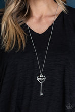 Laden Sie das Bild in den Galerie-Viewer, The Key To Mom’s Heart Multi Necklace - SC Bling Boutique