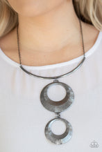 Laden Sie das Bild in den Galerie-Viewer, Egyptian Eclipse Black Necklace - SC Bling Boutique