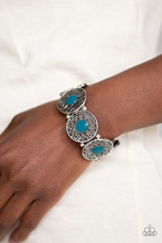 Laden Sie das Bild in den Galerie-Viewer, Painted Garden - Blue Bracelet - SC Bling Boutique