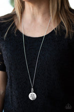 Laden Sie das Bild in den Galerie-Viewer, Mom Boss White Necklace - SC Bling Boutique