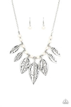 Laden Sie das Bild in den Galerie-Viewer, Highland Harvester White Necklace - SC Bling Boutique