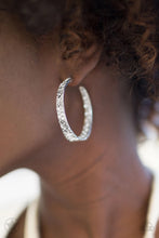 Laden Sie das Bild in den Galerie-Viewer, GLITZY By Association White Earring Hoop - SC Bling Boutique