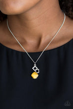 Cargar imagen en el visor de la galería, Stylishly Square - Yellow Necklace - SC Bling Boutique