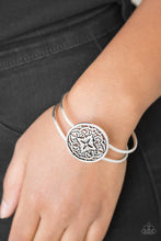 Laden Sie das Bild in den Galerie-Viewer, Mandala Majesty - Silver Bracelet - SC Bling Boutique